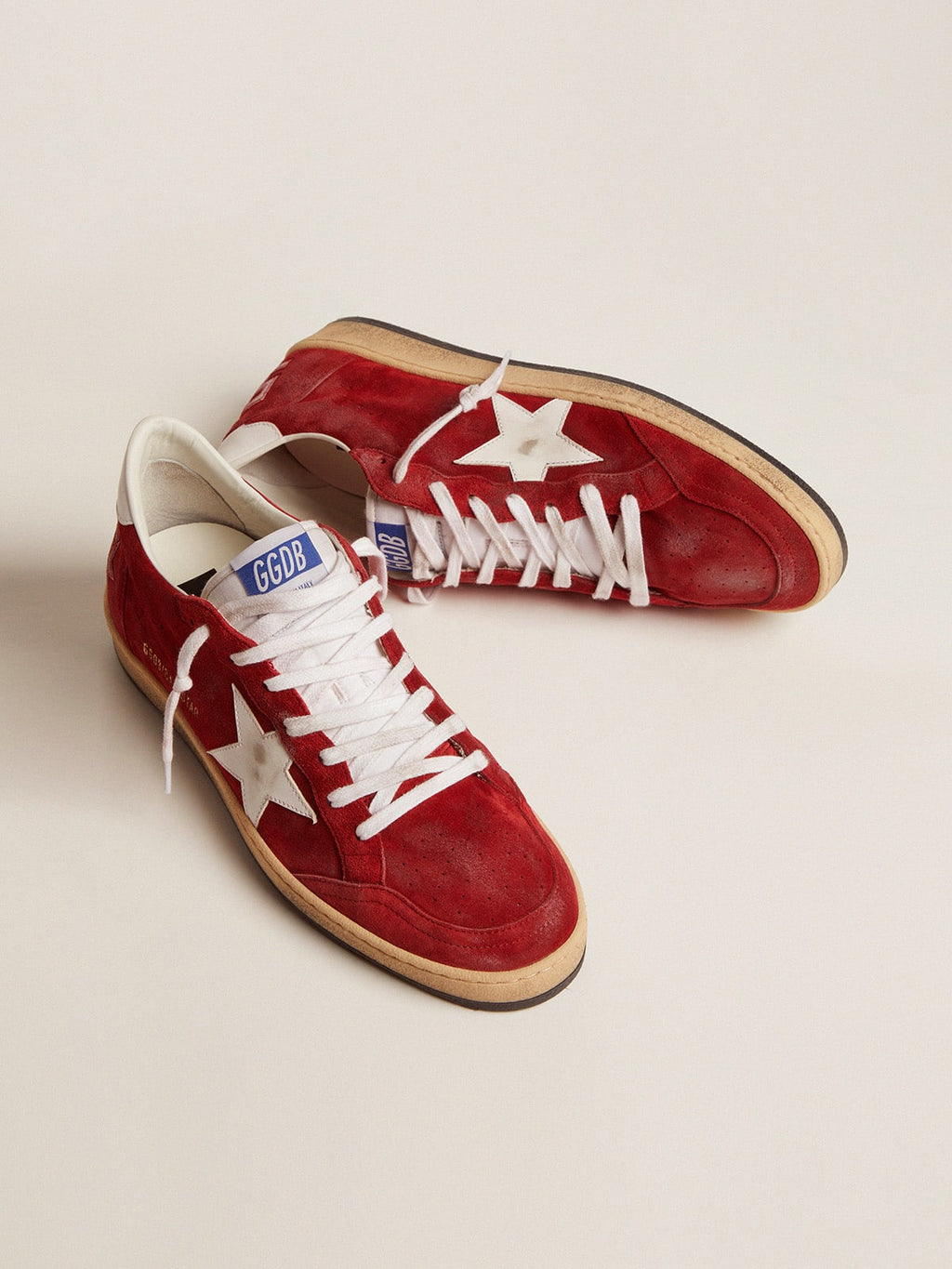 Golden Goose Ball Star da uomo in suede rosso scuro con stella e linguetta sul tallone bianche