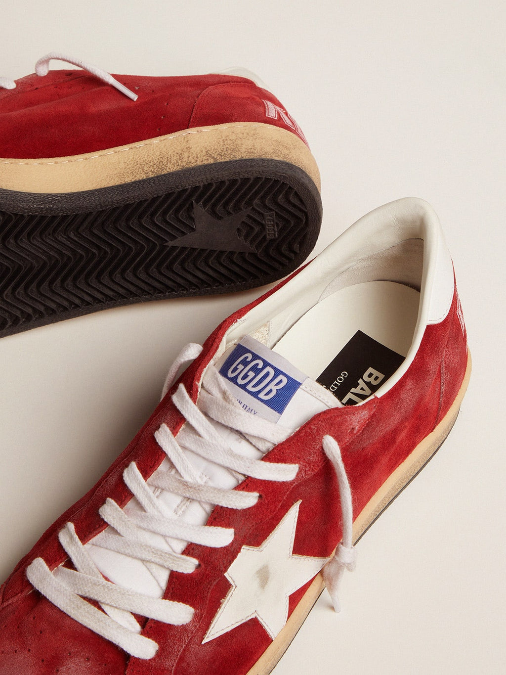 Golden Goose Ball Star da uomo in suede rosso scuro con stella e linguetta sul tallone bianche