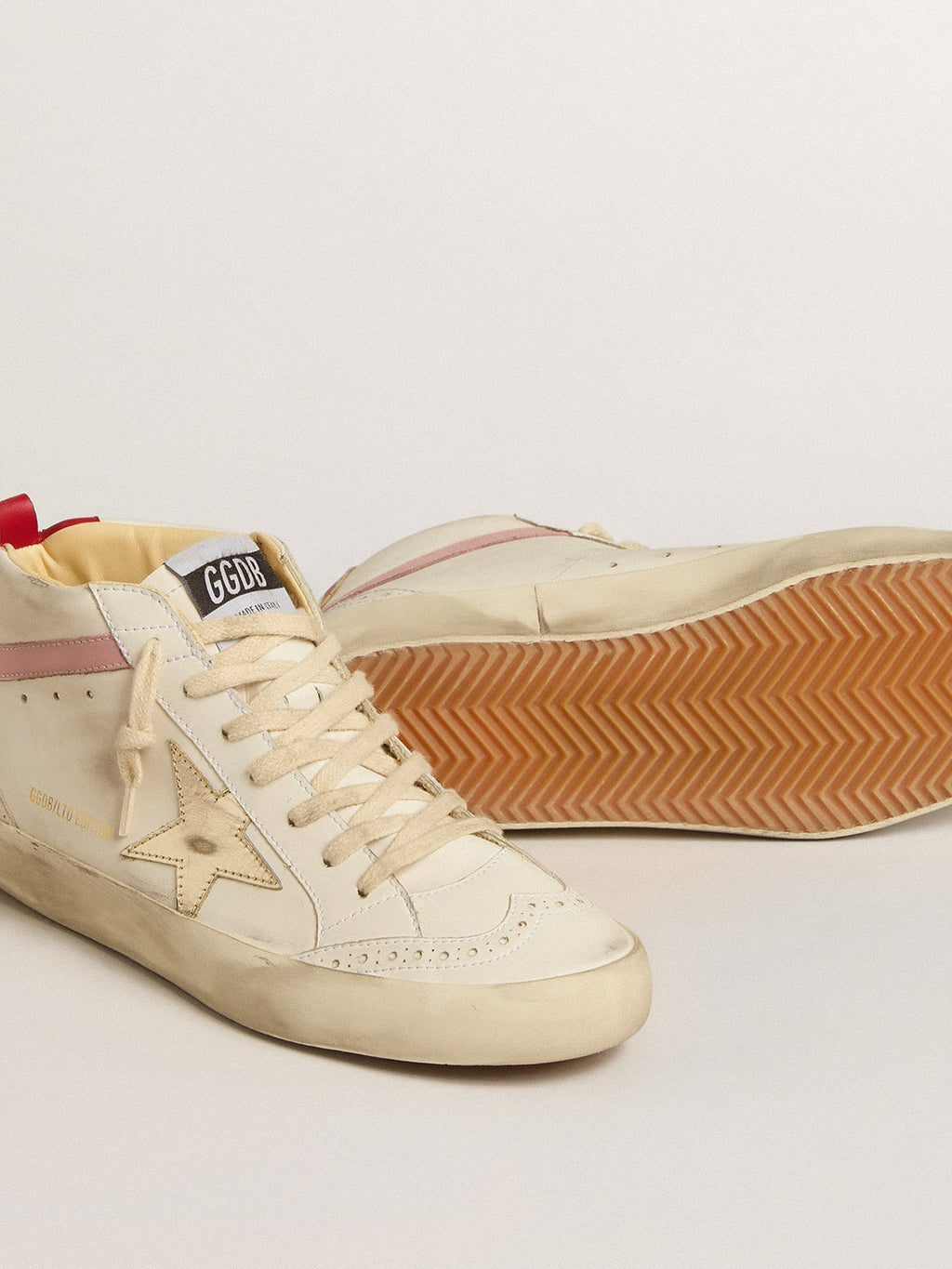 Mid Star LTD a base biologica con stella in pelle dorata e flash rosa